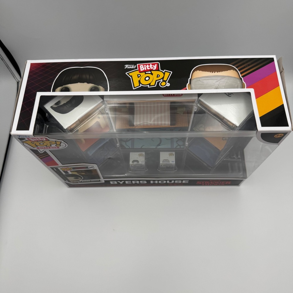 Funko Bitty Pop Stranger Things Byers House Display Case Set with 2 Figures - Picture 4 of 9